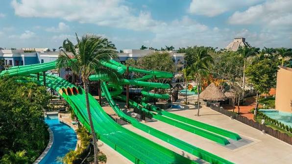 Private transfer from Cancun Airport to Iberostar Selection Paraíso Maya Suites