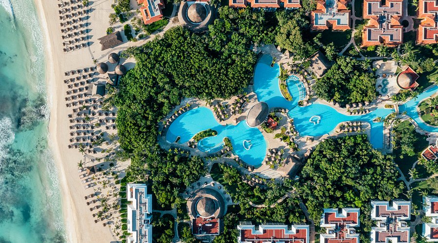 Private transfer from Cancun Airport to Iberostar Waves Paraíso Beach