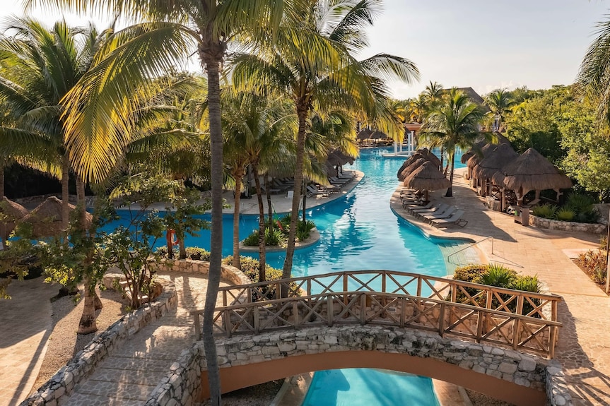 Private transfer from Cancun Airport to Iberostar Waves Paraíso del Mar